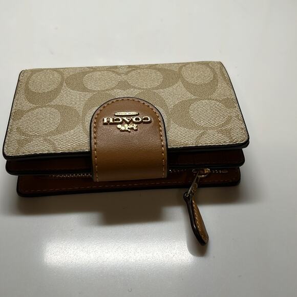 Coach Medium Corner Zip Wallet In Signature Canvas NWT - Picture 5 of 6